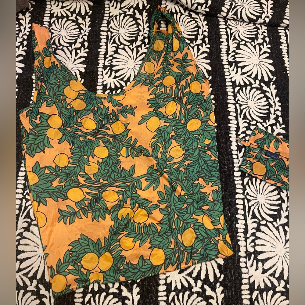 BIG baggu reusable tote in orange print